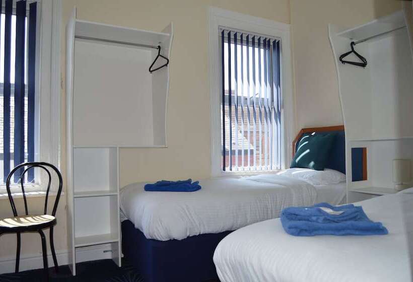 اتاق استاندارد سه نفره, Central Cove Guesthouse