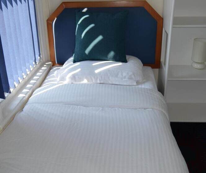 اتاق استاندارد سه نفره, Central Cove Guesthouse