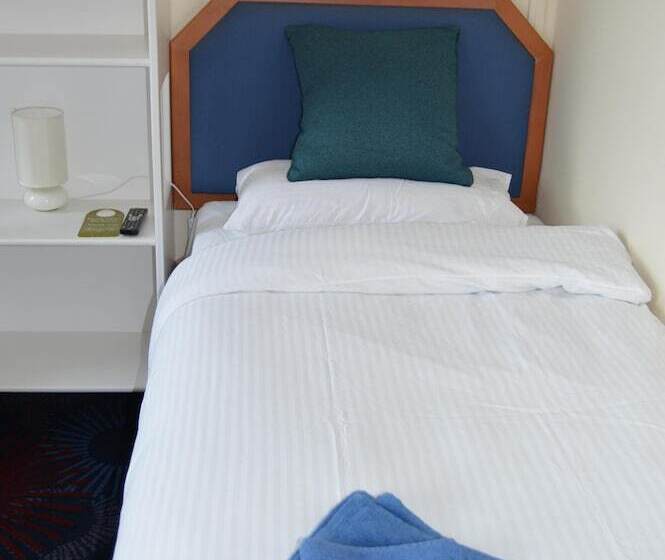 اتاق استاندارد سه نفره, Central Cove Guesthouse