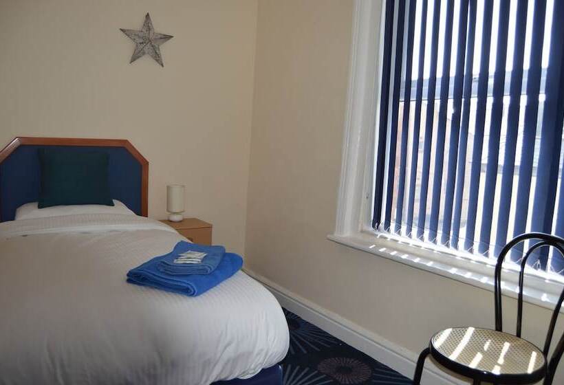 اتاق استاندارد سه نفره, Central Cove Guesthouse