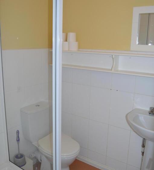 اتاق استاندارد سه نفره, Central Cove Guesthouse