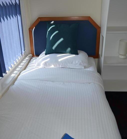 اتاق استاندارد سه نفره, Central Cove Guesthouse