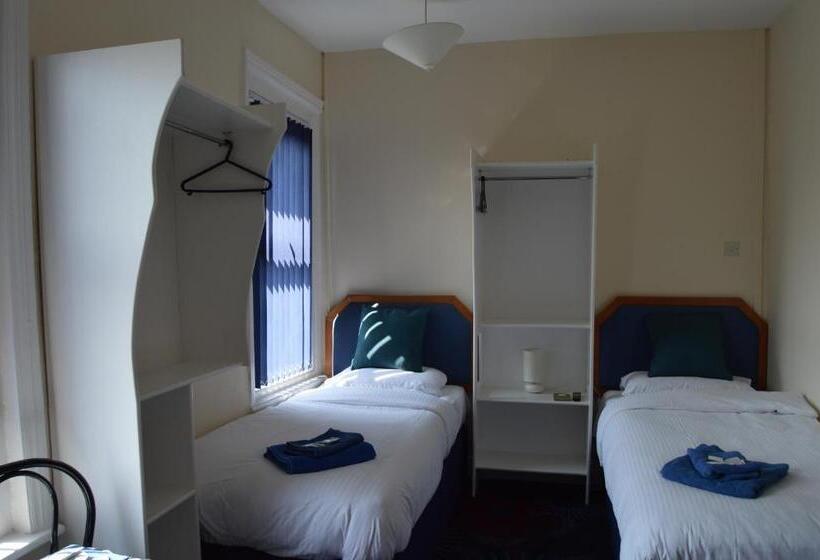 اتاق استاندارد سه نفره, Central Cove Guesthouse