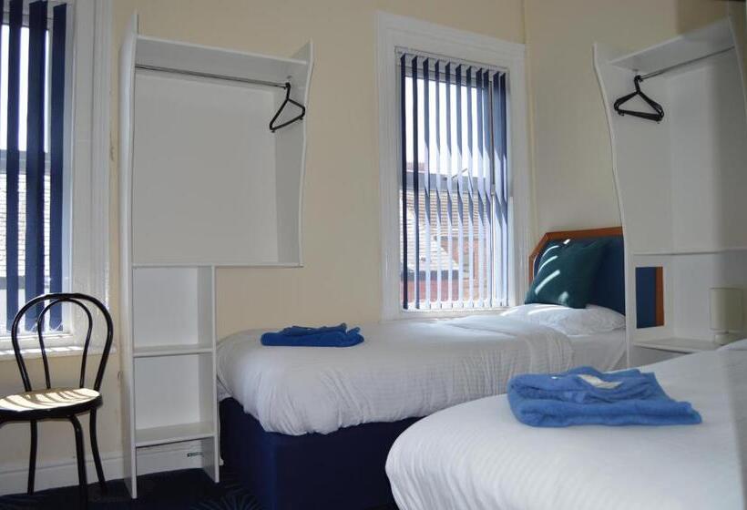 اتاق استاندارد سه نفره, Central Cove Guesthouse