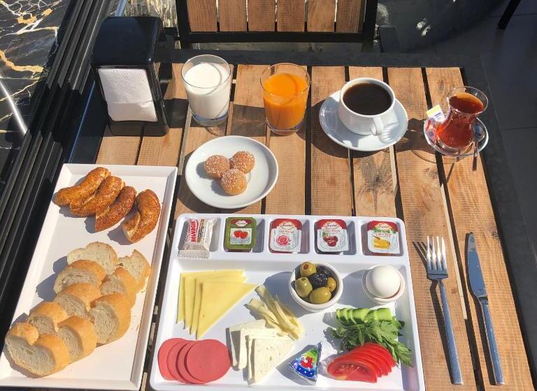 اتاق استاندارد با چشم‌انداز شهر, Kartal Palace Taksim Square Fami̇ly