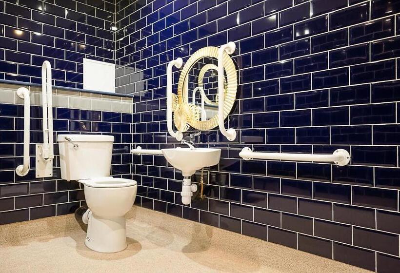 Quarto Estandar para Deficientes Físicos, The Dixie Dean