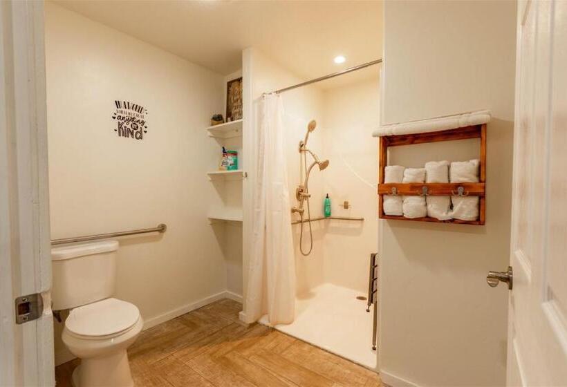 Четырехместный Номер Стандарт, Hurricane Hideaway Lodging