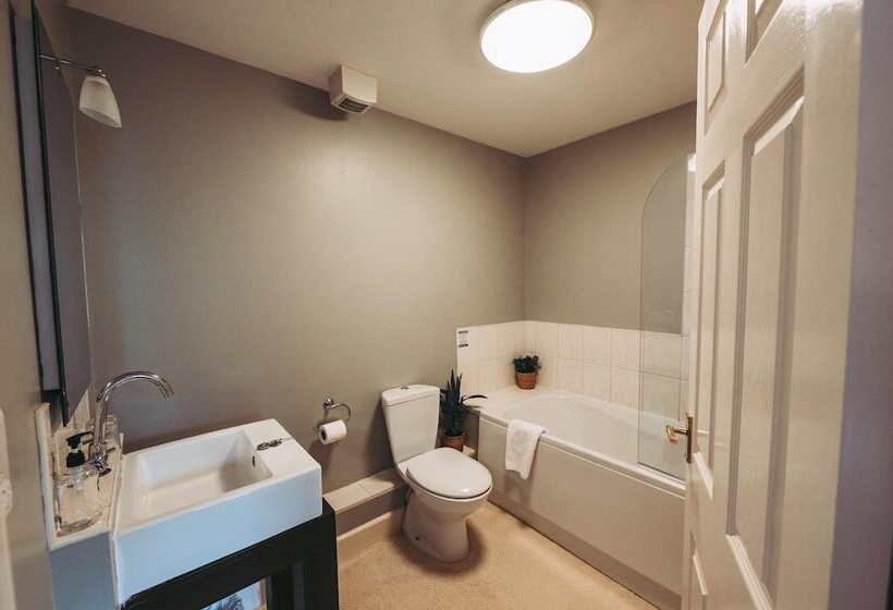 Quarto Familiar, The Grange