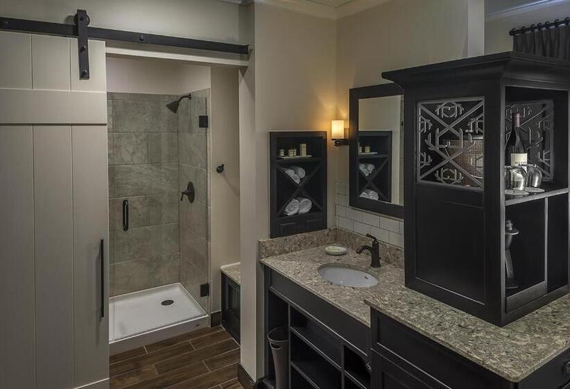 اتاق استاندارد با 2 تخت دوبل, Village Hotel On Biltmore Estate