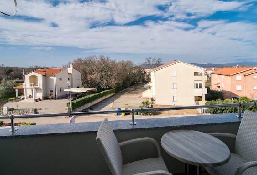 اتاق اساندارد با چشم‌انداز جانبی به دریا, Apartments & Rooms Lavanda