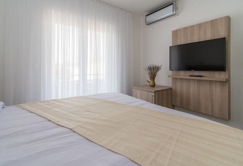 اتاق اساندارد با چشم‌انداز جانبی به دریا, Apartments & Rooms Lavanda