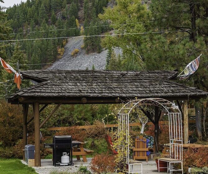 家庭间, Lakeview Motel