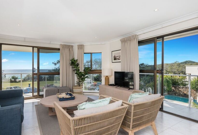 ペントハウス２ベッドルームアパート, Bayview Beachfront Apartments, In Town Right On The Beach