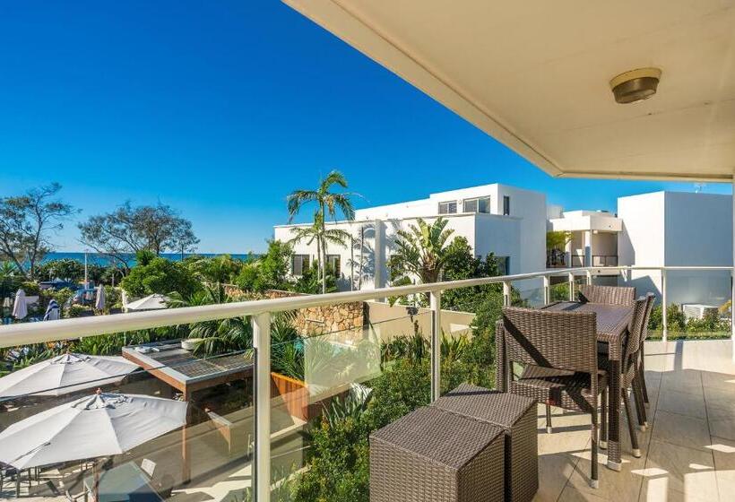 オーシャンビューの２ベッドルームデラックスアパート, Bayview Beachfront Apartments, In Town Right On The Beach