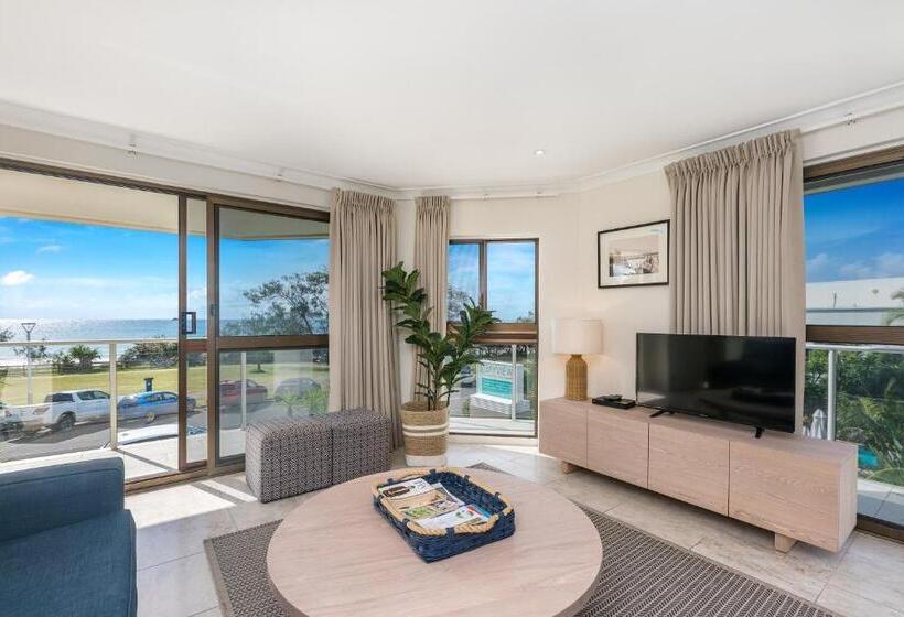 ペントハウス２ベッドルームアパート, Bayview Beachfront Apartments, In Town Right On The Beach