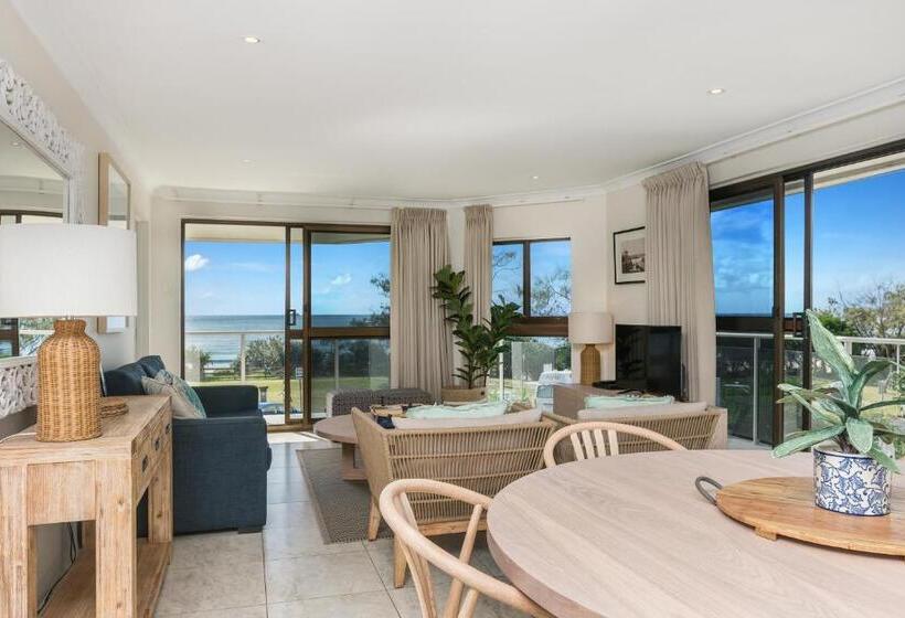 ペントハウス２ベッドルームアパート, Bayview Beachfront Apartments, In Town Right On The Beach