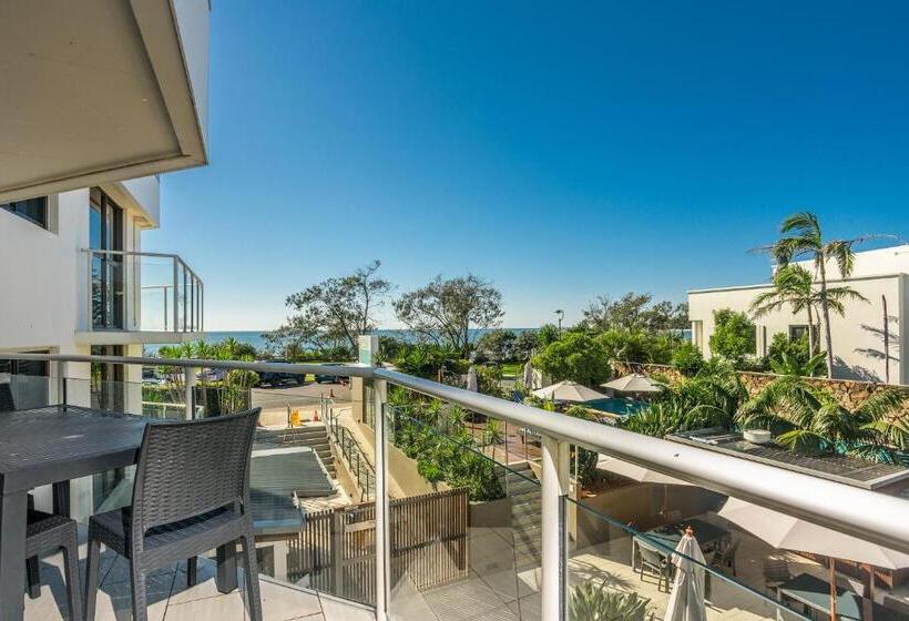 オーシャンビューの２ベッドルームデラックスアパート, Bayview Beachfront Apartments, In Town Right On The Beach