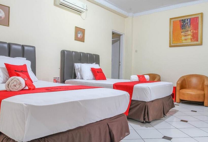 Семейный Номер, Reddoorz Plus @ Otista Garut