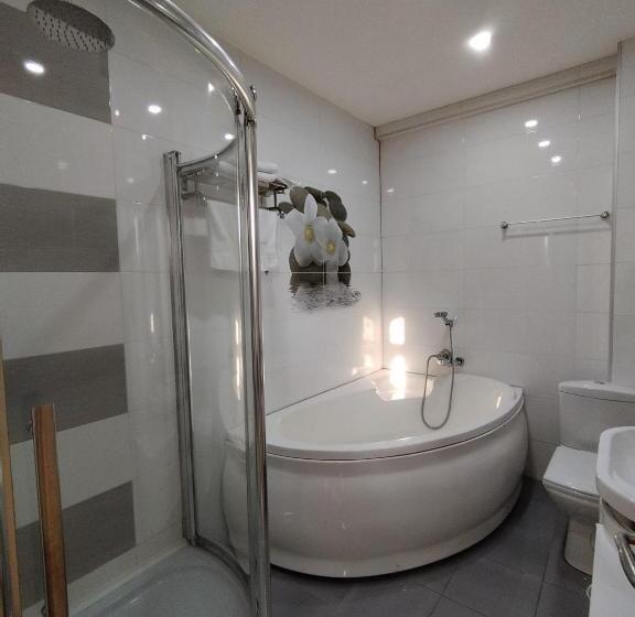 سوئیت با تخت بزرگ, Marseille Palace