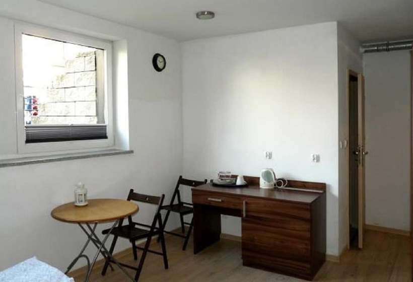 اتاق لوکس, Amber House