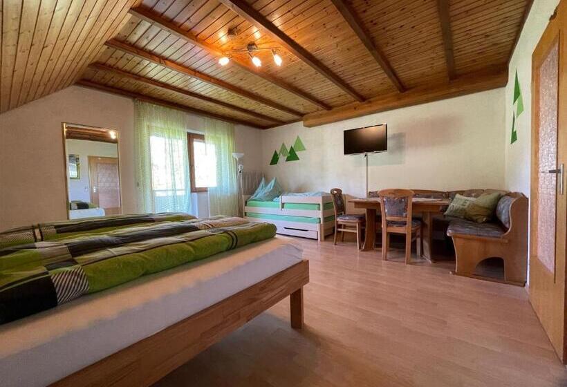 غرفة عائلية, Pension Altvogtshof