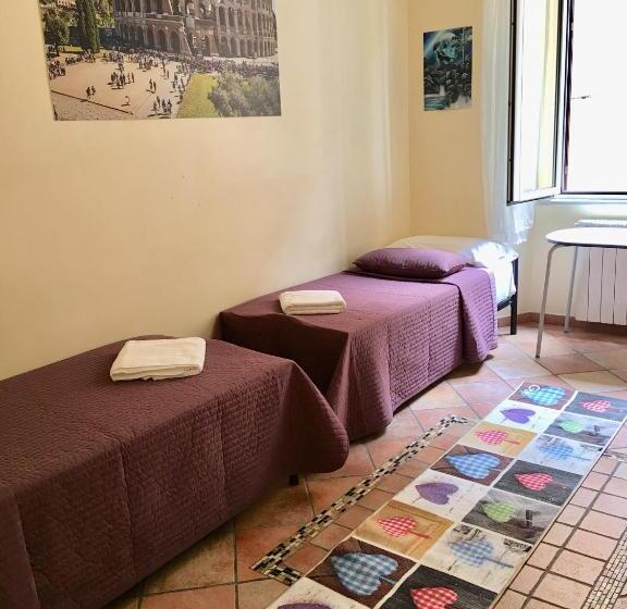تختخواب در اتاق مشترک, Zidan Guest House