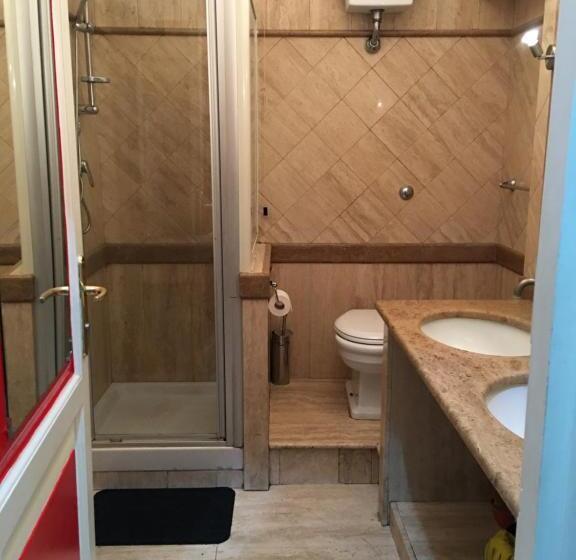 تختخواب در اتاق مشترک, Zidan Guest House