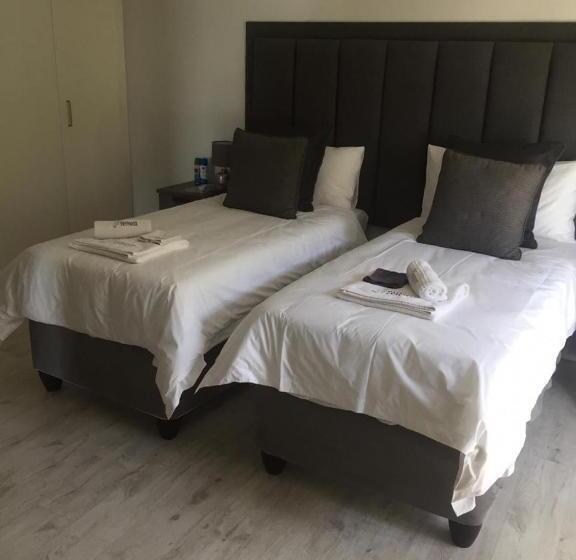 اتاق لوکس با چشم‌انداز باغ, Kosmos Lodge
