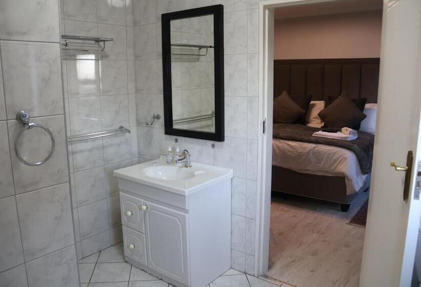 اتاق لوکس با چشم‌انداز باغ, Kosmos Lodge