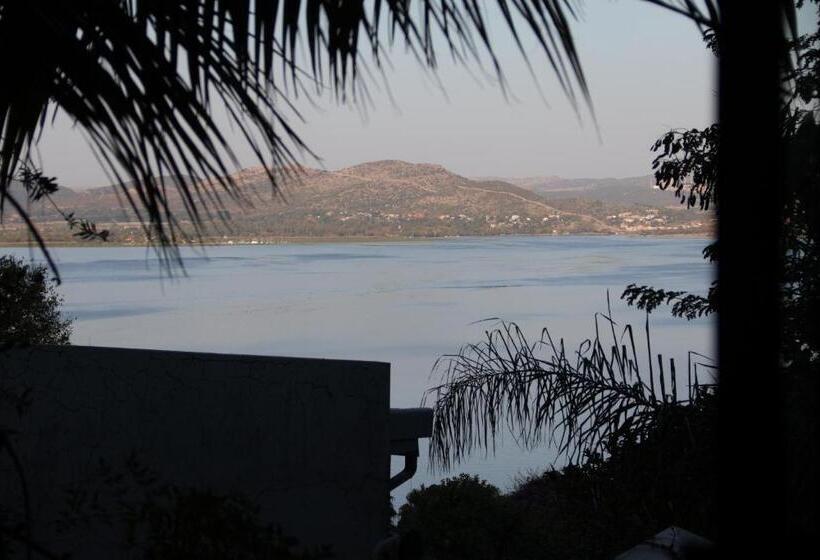 اتاق لوکس با چشم‌انداز باغ, Kosmos Lodge