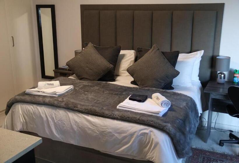 اتاق لوکس با چشم‌انداز باغ, Kosmos Lodge