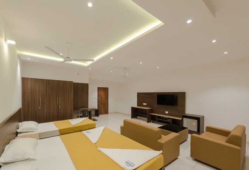 اتاق استاندارد سه نفره, Karuna Residency