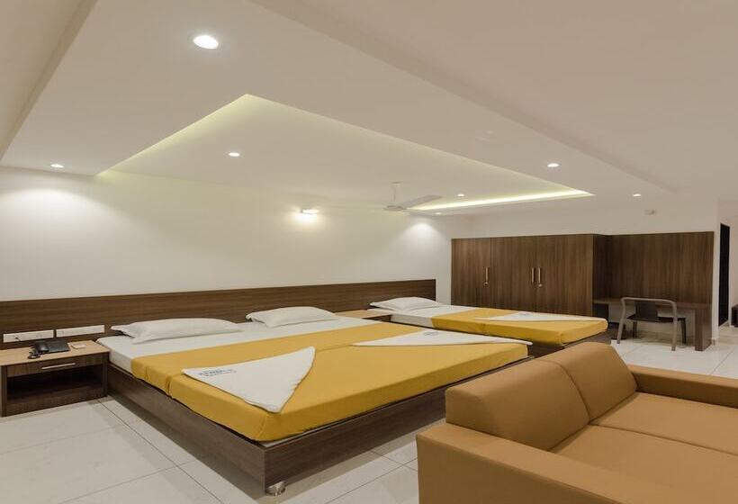 اتاق استاندارد سه نفره, Karuna Residency