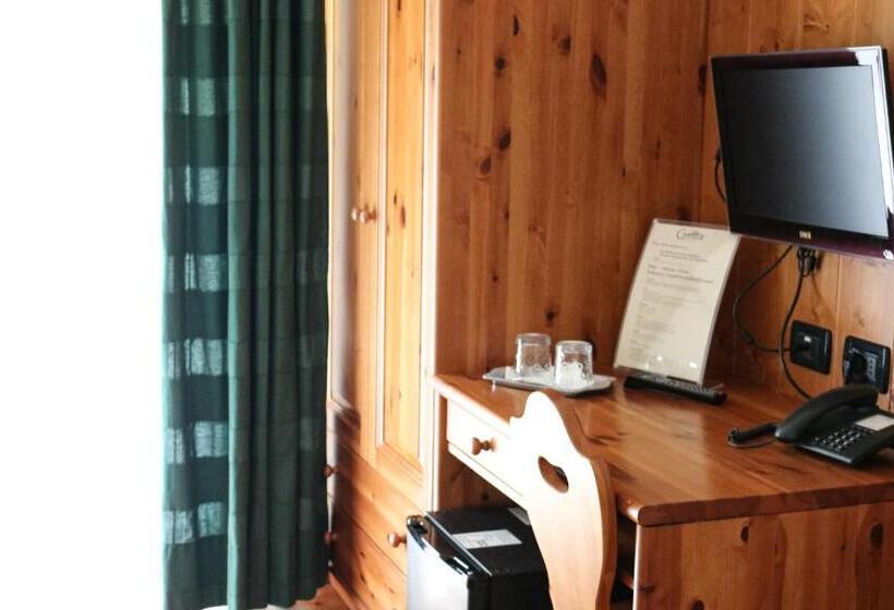 Quarto Estandar, Garni Civetta