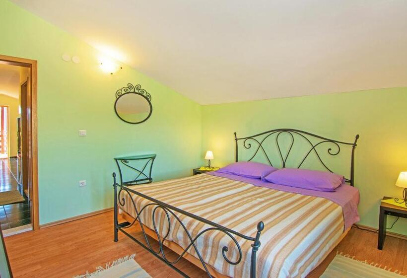 آپارتمان 1 خوابه با بالکن و چشم‌انداز دریا, Apartments And Rooms Vila Irma