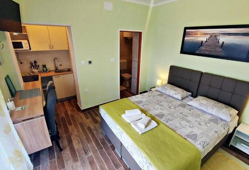 استودیوی استاندارد با چشم‌انداز دریا, Apartments And Rooms Vila Irma