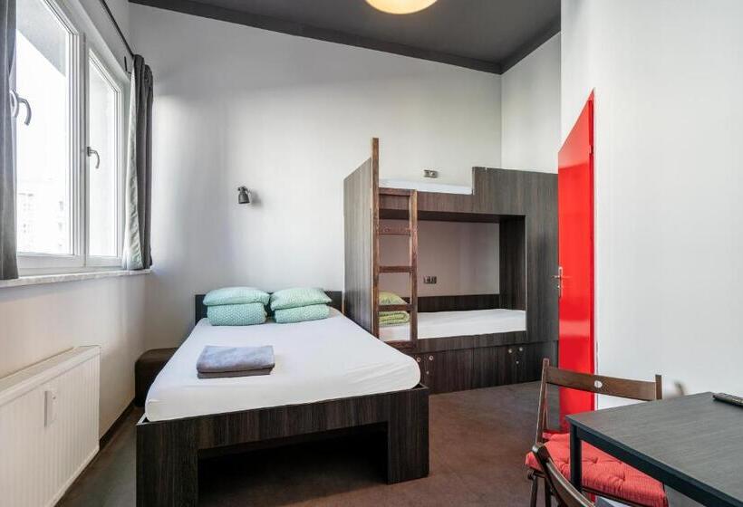 Четырехместный Номер Стандарт, 110 Hostel