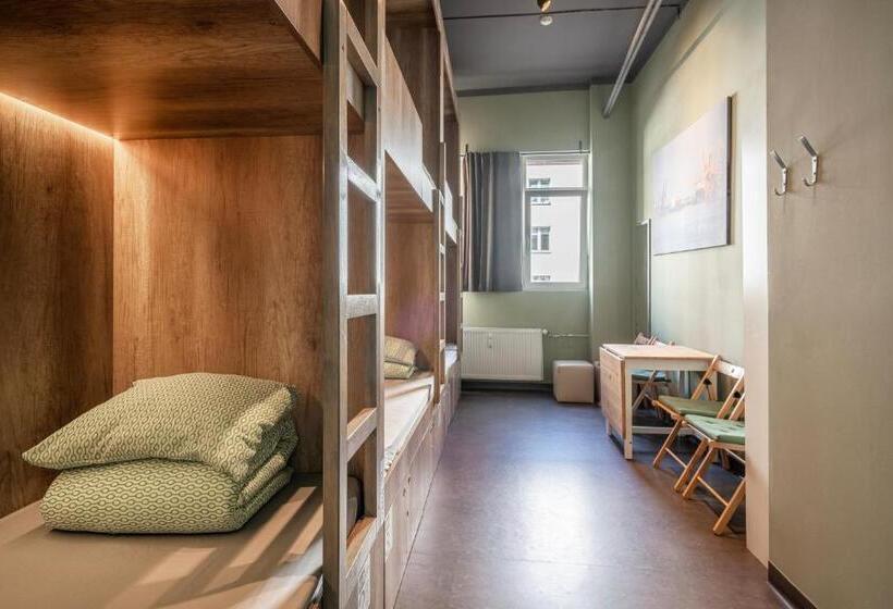 Семейный Номер, 110 Hostel