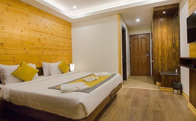 Quarto Deluxe, Yashshree Sanderling Mall Road