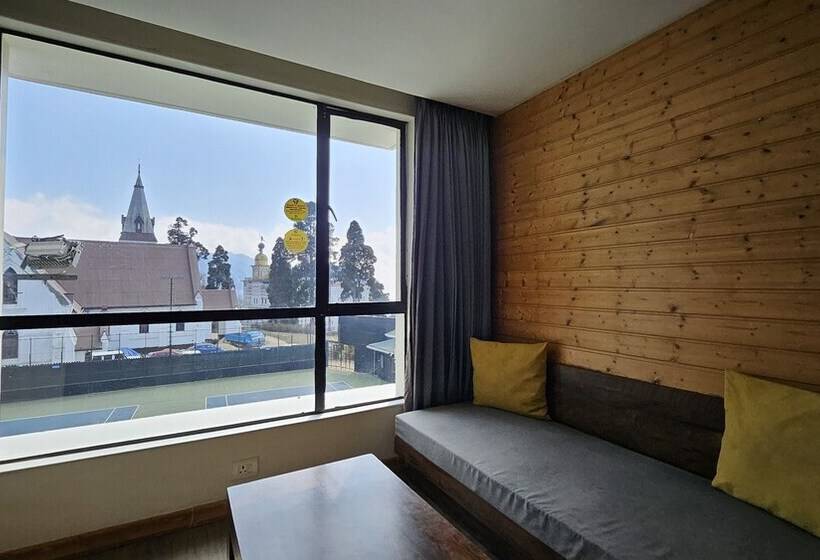 Quarto Deluxe, Yashshree Sanderling Mall Road
