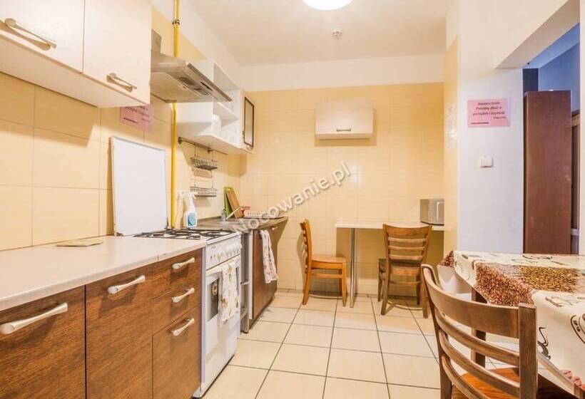 Quarto Quadruplo Estandar Banheiro Compartilhado, Folks Village Plowce House