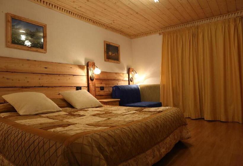 Трехместный Номер Стандарт с Балконом, Albergo Centrale Forni