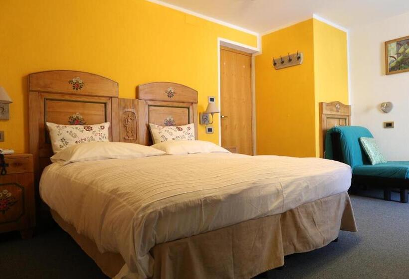 Апартаменты 2 Спальни с Балконом, Albergo Centrale Forni