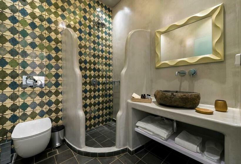 سوییت با چشم‌انداز استخر, Emerald Collection Suites