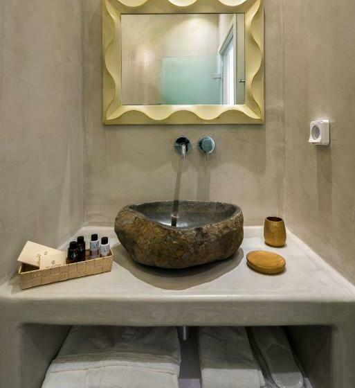 سوییت با چشم‌انداز استخر, Emerald Collection Suites