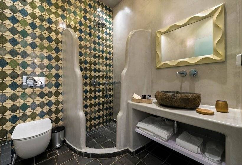 سوییت با چشم‌انداز استخر, Emerald Collection Suites