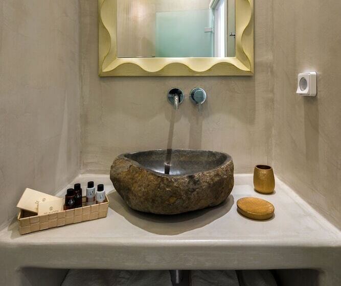 سوییت با چشم‌انداز استخر, Emerald Collection Suites