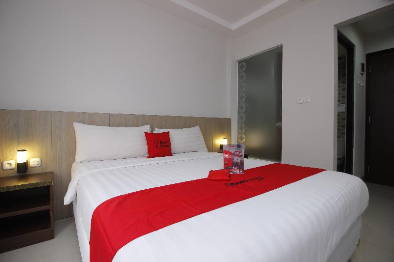 Люкс, Reddoorz Plus @ Tb Simatupang