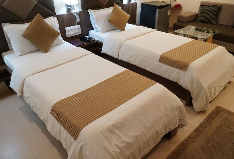 اتاق کلاب, The Evergrand Palace