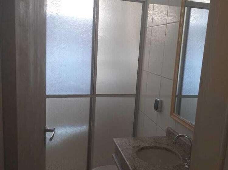 חדר סטנדרט, Fatti